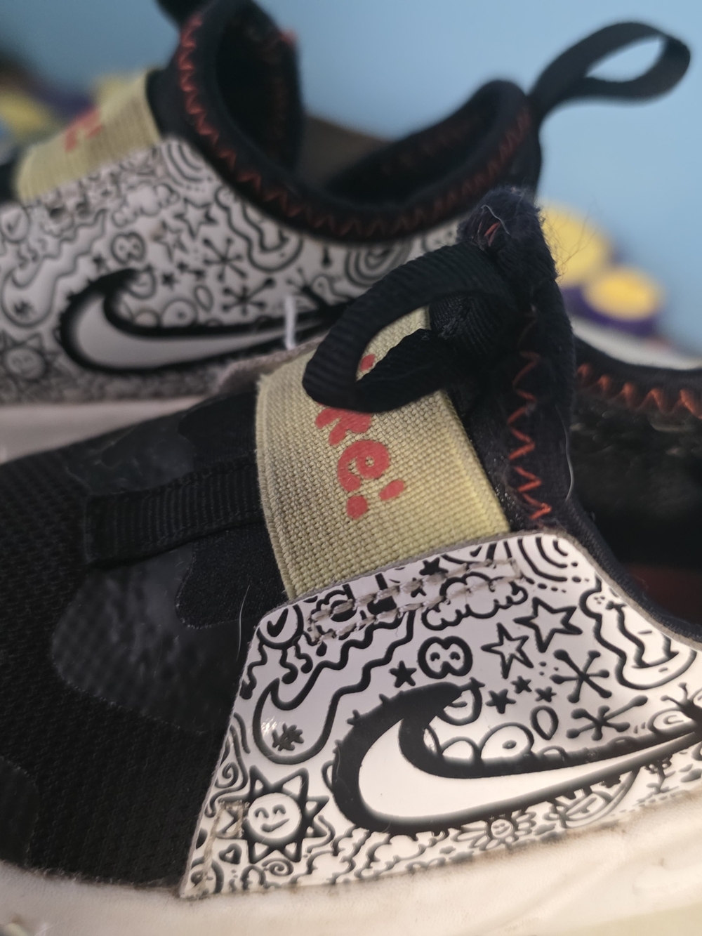 Nike Kids Black, White & Pale Yellow Doodle Slip-On Sneakers